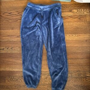 Athleta Girls Size 12 Comfy Fuzzy Sweatpants